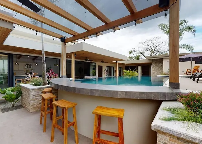 Private Pool With Swim Up Bar And Two Beaches Apartment
